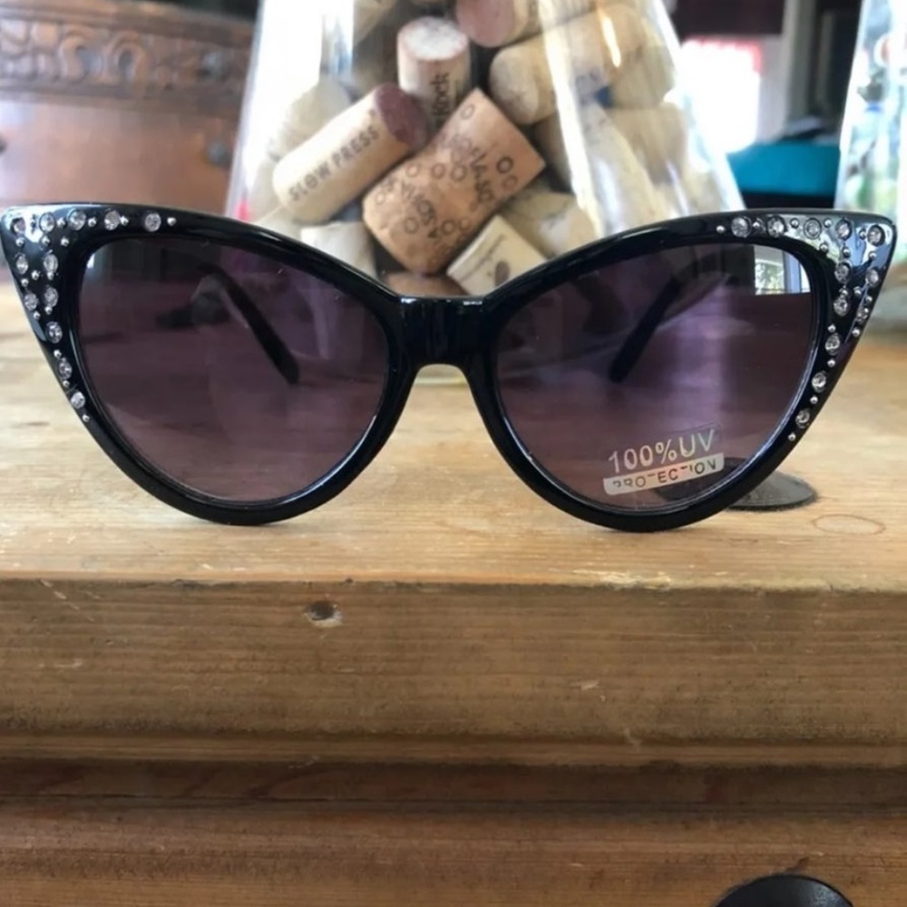 NEW Black CatEye Sunglasses